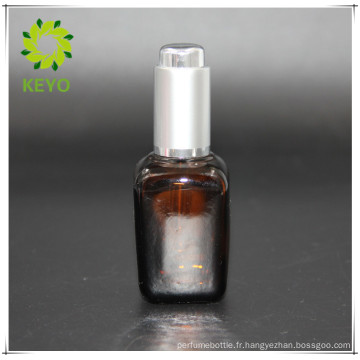 Bouteille en verre cosmétique ambre carrée de 30ml avec la pompe de presse d&#39;argent